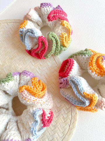 Crochet Rengarenk Beyaz Maxi Scrunchie Toka