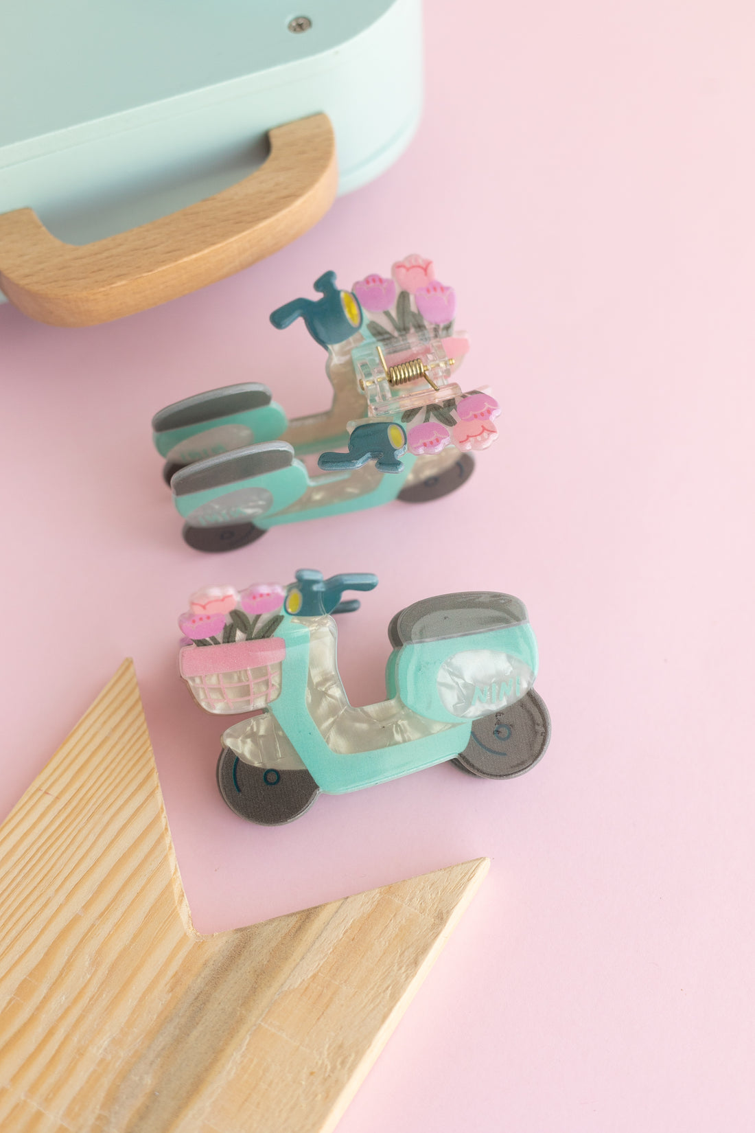 Mini Motor Figürlü El Boyamasi İthal Kemik Mandal Toka