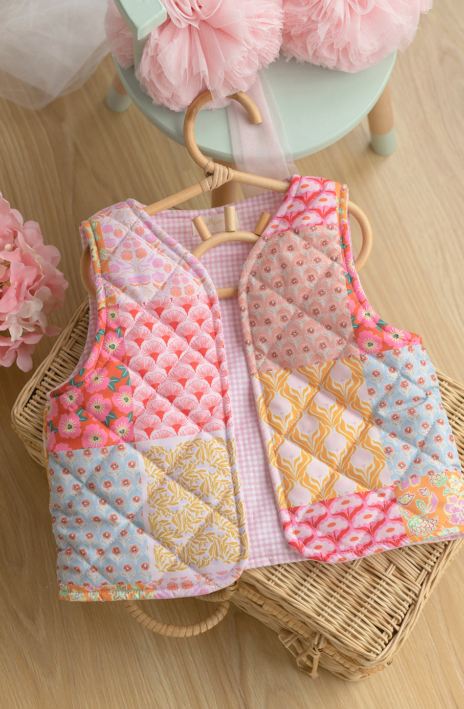Patchwork Baskılı Mevsimlik İnce Kapitone Yelek